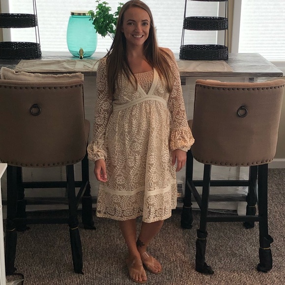NWT! Boutique Long sleeve lacey v-neck dress. - Picture 4 of 4